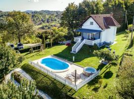 Odisea Hill House - Modern Holiday Home with swimming pool, sauna, jacuzzi, WiFi and 2 bedrooms, near Varazdin，位于Gačice的酒店