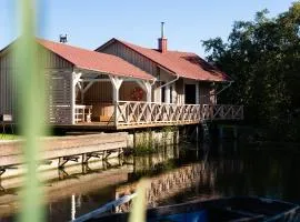 MĖLYNOJO KARPIO PIRTIES NAMAS