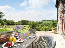 Host & Stay - Tregaer Mill Barn，位于Dingestow的酒店