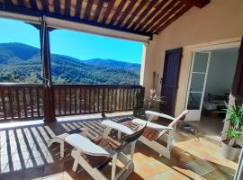 Appartement domaine du Golf de Roquebrune Resort - Résidence Le Saint Andrews，位于罗克布伦河畔阿尔让的酒店