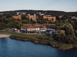 Hasse på Sjökanten Hotell & Restaurang，位于延雪平Jönköping Airport - JKG附近的酒店