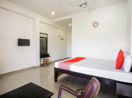 OYO 71715 Doars Hotel And Restaurant，位于Hāsimāra的酒店