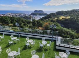 Casaloma Hotel，位于西归浦市的酒店