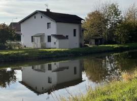Maison de campagne proche Lac de Bouzey，位于Chaumousey的带停车场的酒店