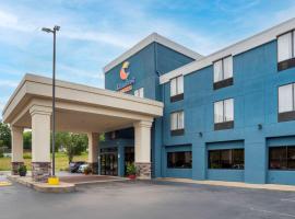 Comfort Suites Fultondale I-65 near I-22，位于富尔顿戴尔的酒店