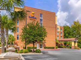 Comfort Suites Charleston West Ashley，位于查尔斯顿Westwood Plaza Shopping Center附近的酒店