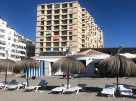 Estudio Luxury Primera Linea de Playa Almuñecar Parking Gratuito，位于阿尔姆尼卡的酒店