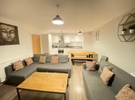 3 Bedrooms double or single beds, 2 PARKING SPACES! WIFI & Smart TV's, Balcony