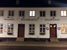Hotel Raadhuskroen，位于腓特烈松的酒店