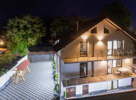 Pensiunea D & Ylan，位于诺瓦齐- 斯特拉尼的自助式住宿