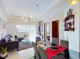 2 BR Corner Executive Suite at Lafayette Park Square Megaworld Blvd Unit 5H，位于伊洛伊洛的酒店