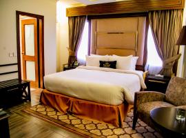 Saffron D'or Hotels，位于拉合尔阿拉马·伊克巴勒国际机场 - LHE附近的酒店