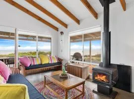 Bay Beach House - A Family & Pet Friendly Favourite with Direct Beach Access