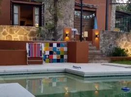 Casa con pileta y quincho en sierras chicas