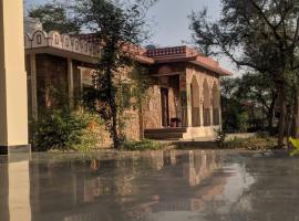 Prabhu Niwas Jaipur 45 km on Delhi Road，位于斋浦尔的别墅