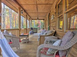 Cedar Mountain Log Cabin 4 Mi DuPont State Forest，位于Cedar MountainCaesars Head State Park附近的酒店