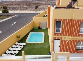 Mariposas Home Pool，位于罗萨里奥港的度假短租房