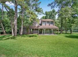 Coldspring Cottage < 1 Mi to Lake Livingston!
