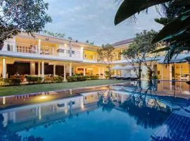 CassaMia Bali - Spacious Luxury 5 Bedroom Villa, 100m from Beach with Butler