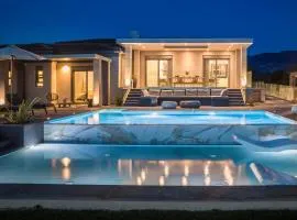 Superior Luxury Villa with Private Pool!