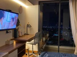 Skyhouse Bsd warm and cozy studio by lalerooms，位于当格浪的酒店