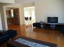 Tomaree Palms 39 Tomaree Road，位于浅滩湾的酒店