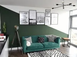 Trendy city centre apartment with free parking