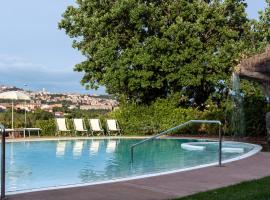 La Meridiana Bleisure Hotel，位于佩鲁贾的带泳池的酒店