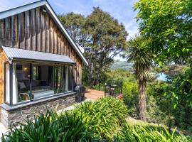 Woodside - Akaroa Holiday Cottage，位于阿卡罗阿的酒店