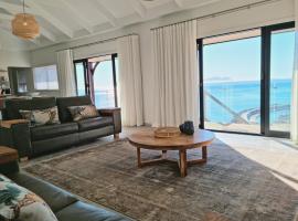 The Anchor, Luxury living for 2 with sea view and Jacuzzi，位于戈登湾的公寓