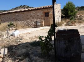 Campo Golden Heritage OFF GRID，位于Maella的山林小屋