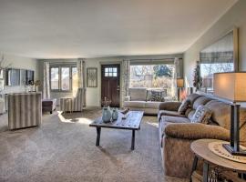 Cozy Choteau Home with Fire Pit, Grill, Yard!，位于Choteau的酒店