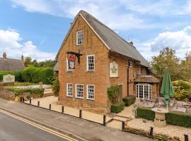 The Red Lion，位于北安普敦的酒店