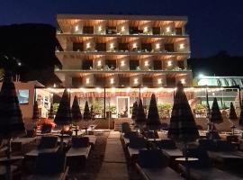 Hotel Aross，位于伏罗拉的酒店