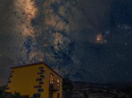 Casa Rural de Abuelo - Con zona habilitada para observación astronómica，位于Hoyagrande的农家乐