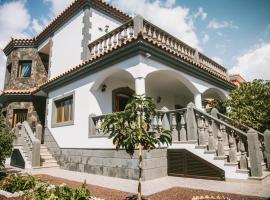Villa Cervantes Sonnenland con piscina privada climatizada，位于马斯帕洛马斯的度假屋