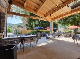 LE MONTAGNARD，位于Arcens的酒店