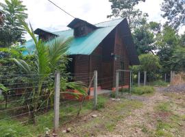 Cabaña para vacacionar río Sarapiqui，位于萨拉皮基的度假屋