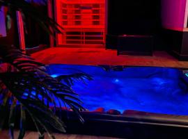 La suite Grenoble spa jacuzzi et sauna privatif，位于格勒诺布尔的酒店