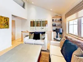 Chic Condo Unit 1