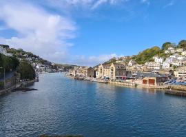 Cosy Bake Cottage, Great Location in Looe, Cornwall，位于西卢港的酒店