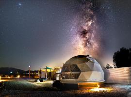 The Kosmic Tortoise，位于二十九棕榈村的豪华帐篷