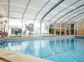 Dii Beach House - Casa de Férias com piscina interior aquecida，位于托里什韦德拉什的度假屋