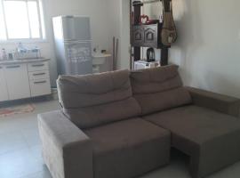 Apartamento FLAT no centro - Passo de Torres SC，位于PiratabaSan Domingo's Golf Club附近的酒店