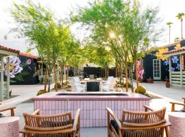 Fleur Noire Hotel，位于棕榈泉Palm Springs Visitor Center附近的酒店