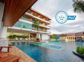 Aqua Resort SHA Plus，位于拉威海滩的酒店