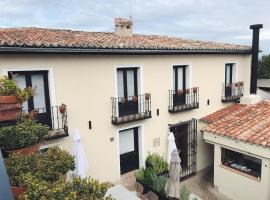 Hotel Boutique Casa del Comendador，位于纳瓦尔卡内罗的酒店