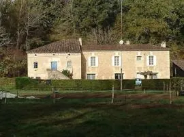 Location meublée au milieu d'un écrin de verdure Aux vieux fours