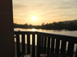 Apartman Darja sa pogledom na jezero，位于Ostrovo的酒店