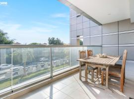 bnbmehomes - Great Value Spacious Apartment w Moden Furniture - 103，位于迪拜Dubai International Cricket Stadium附近的酒店